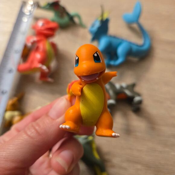 Pokemon lot of 7 figures: charmaleon, houndour, dreepy,  vaporeon, boltund... - Picture 5 of 9